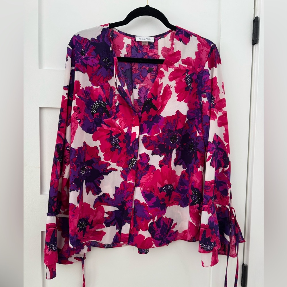 Calvin Klein Women's Blouse - Pink and Purple Floral flowy blouse
